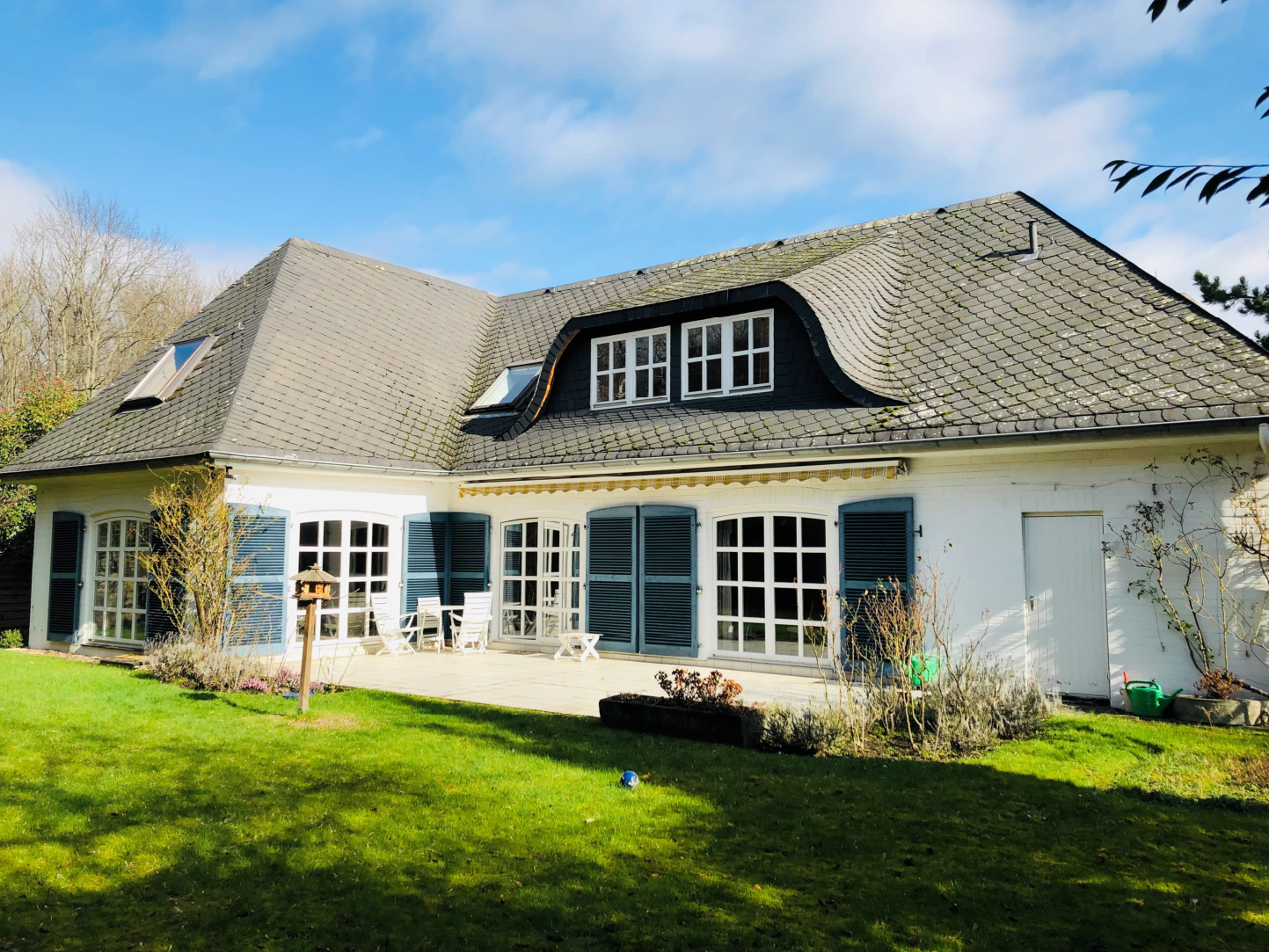 Vermittelte Villa im Landhausstil in Köln-Hahnwald