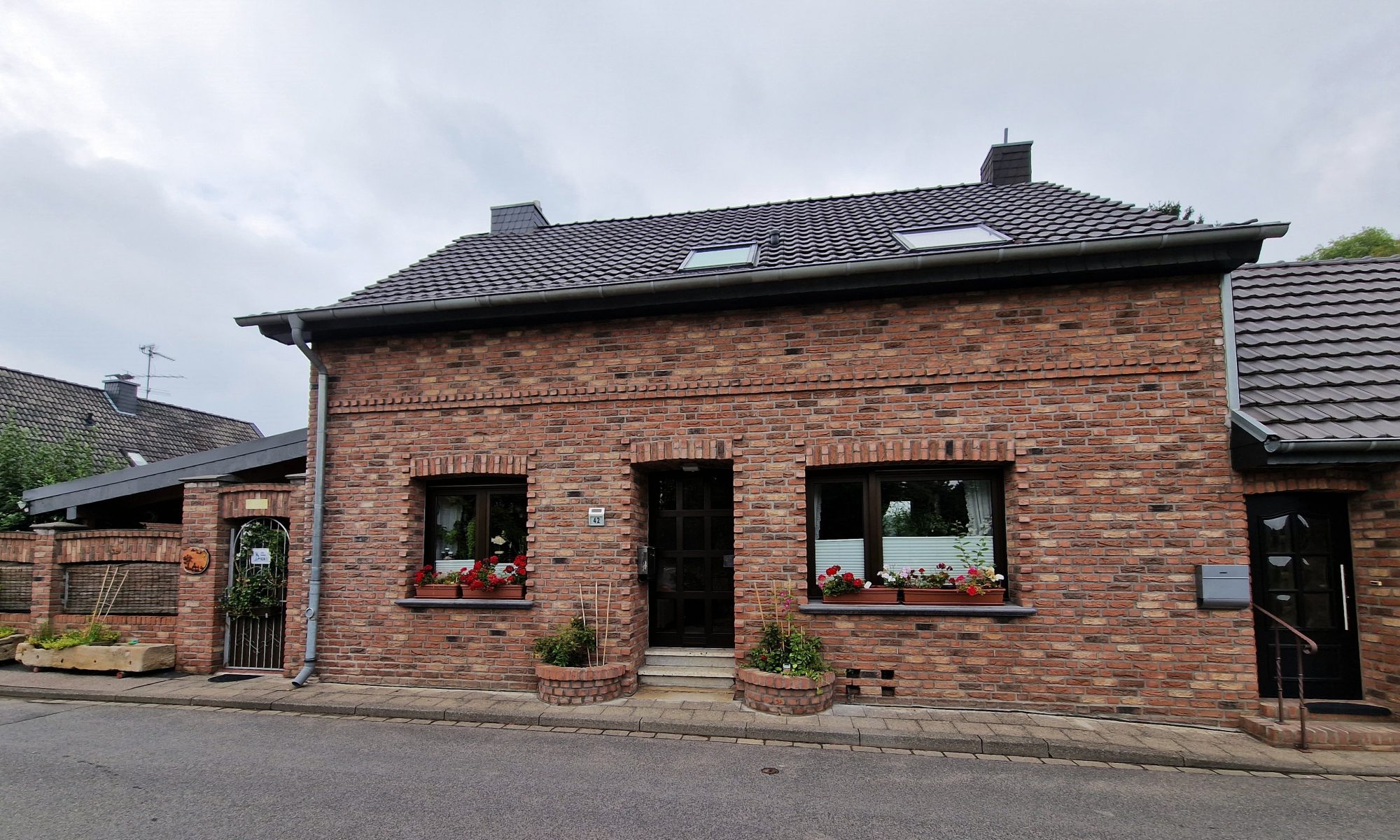 Straßenansicht eines tatsächlich verkauften Einfamilienhauses in Krefeld-Hüls